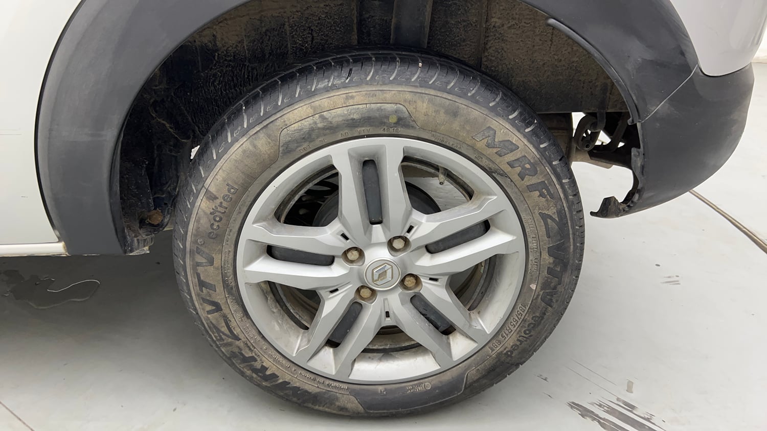 Used 2021 Renault Triber RXZ Petrol Manual tyres LEFT REAR TYRE RIM VIEW