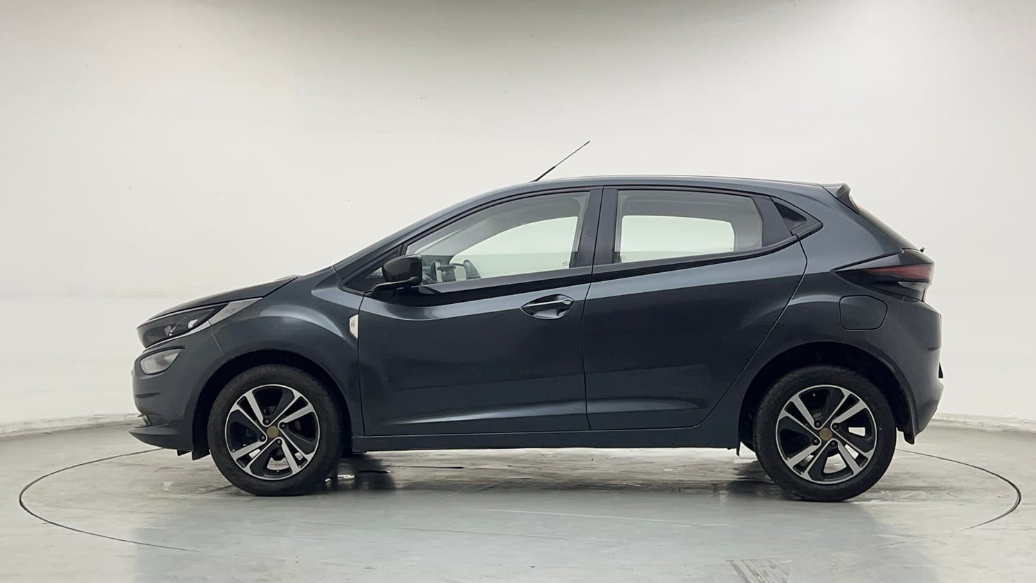 Used 2020 Tata Altroz XZ Petrol Petrol Manual exterior LEFT SIDE VIEW