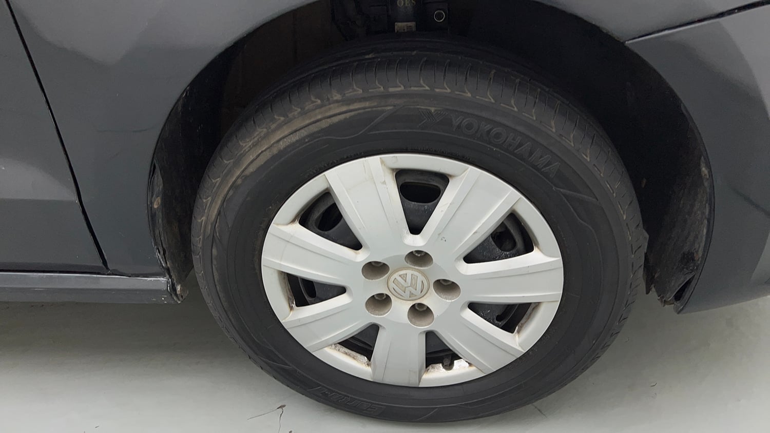 Used 2018 Volkswagen Polo Trendline 1.2L (P) Petrol Manual tyres RIGHT FRONT TYRE RIM VIEW