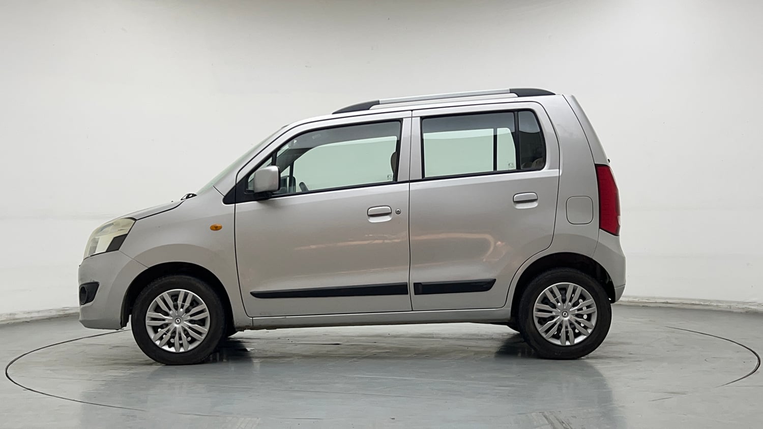 Used 2018 Maruti Suzuki Wagon R VXI Petrol Manual exterior LEFT SIDE VIEW