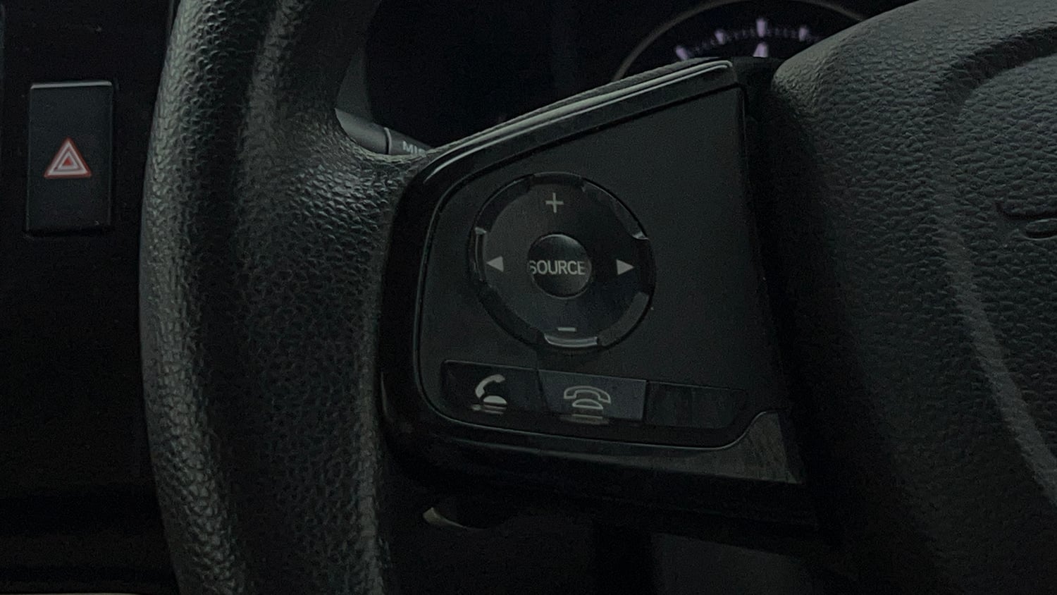 Used 2019 Honda Amaze 1.2 V CVT Petrol Petrol Automatic top_features Steering mounted controls