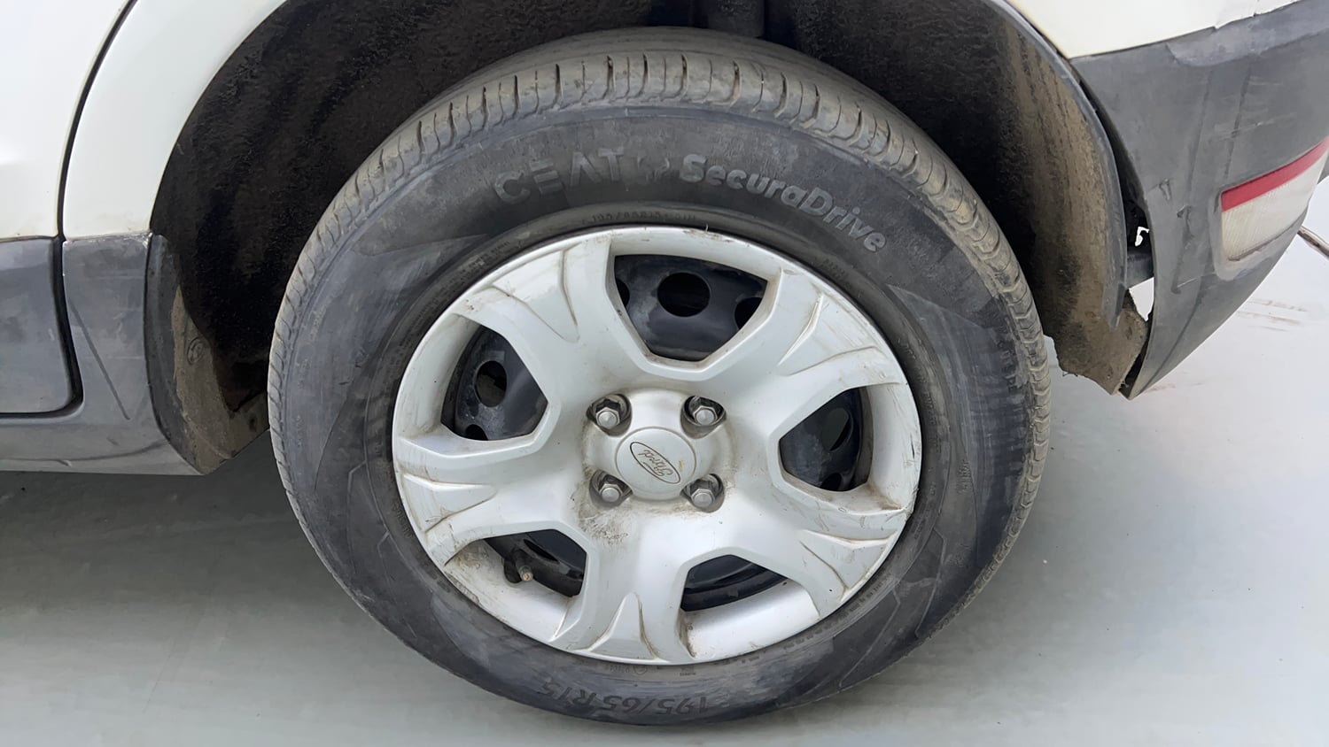 Used 2017 Ford EcoSport Trend+ 1.5L TDCi Diesel Manual tyres LEFT REAR TYRE RIM VIEW