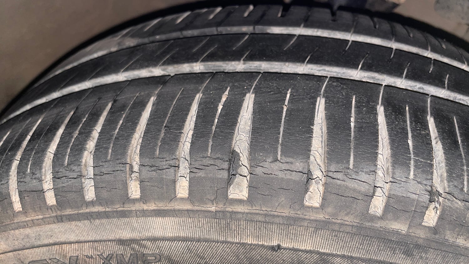 Used 2013 Honda Brio VX MT Petrol Manual tyres RIGHT FRONT TYRE TREAD VIEW