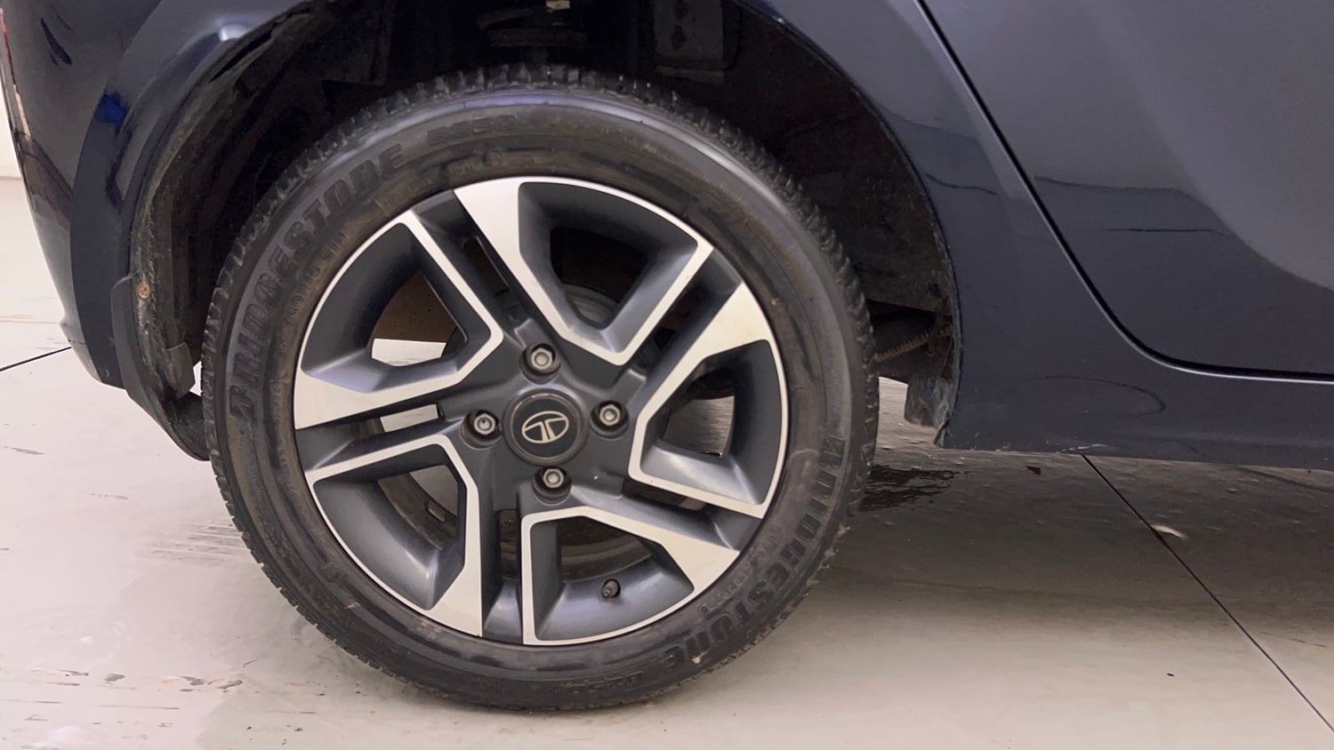 Used 2023 Tata Tiago XZA Plus Petrol Automatic tyres RIGHT REAR TYRE RIM VIEW