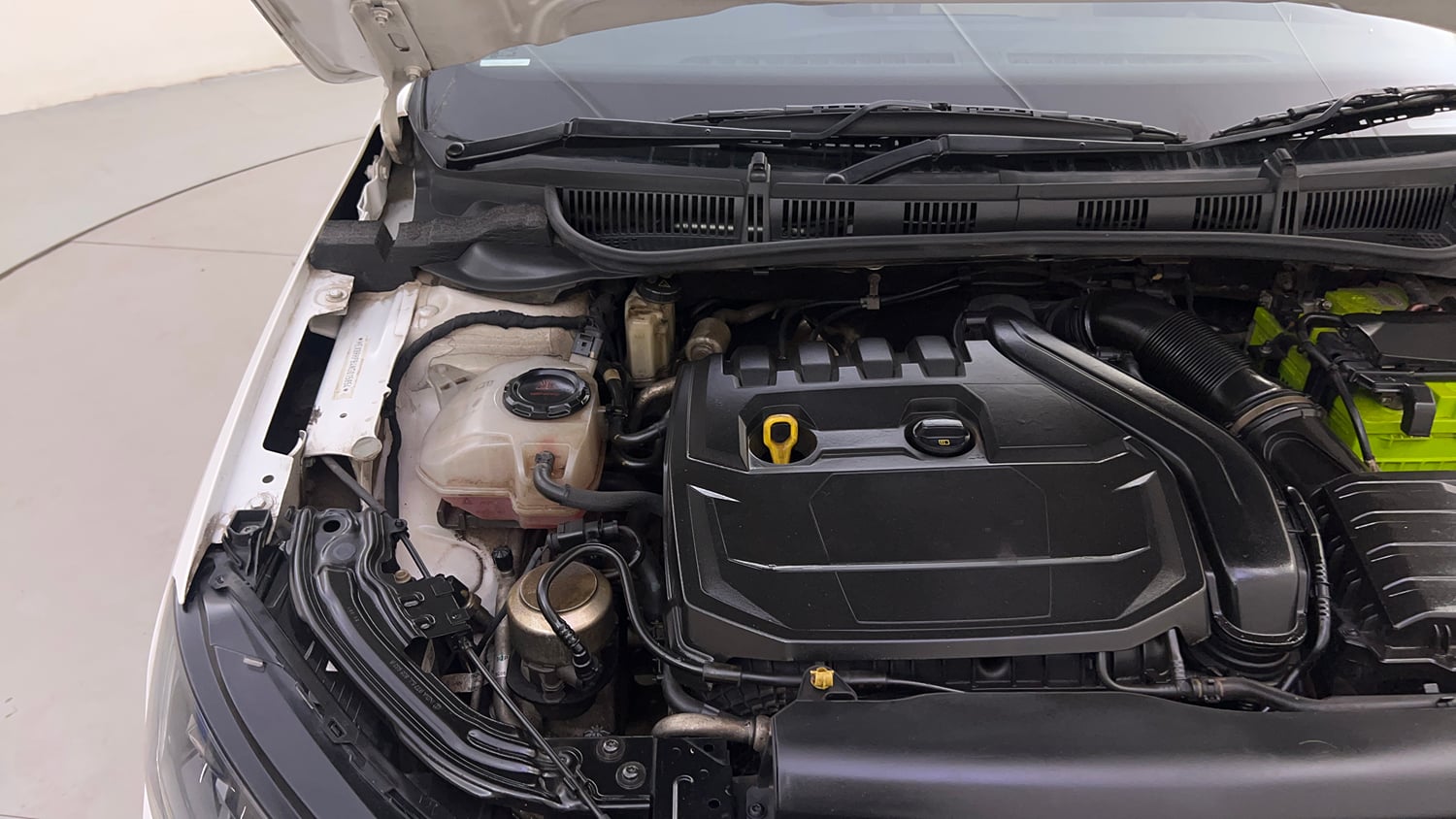 Used 2023 Skoda Slavia Style 1.5L TSI DSG Petrol Automatic engine ENGINE RIGHT SIDE HINGE & APRON VIEW