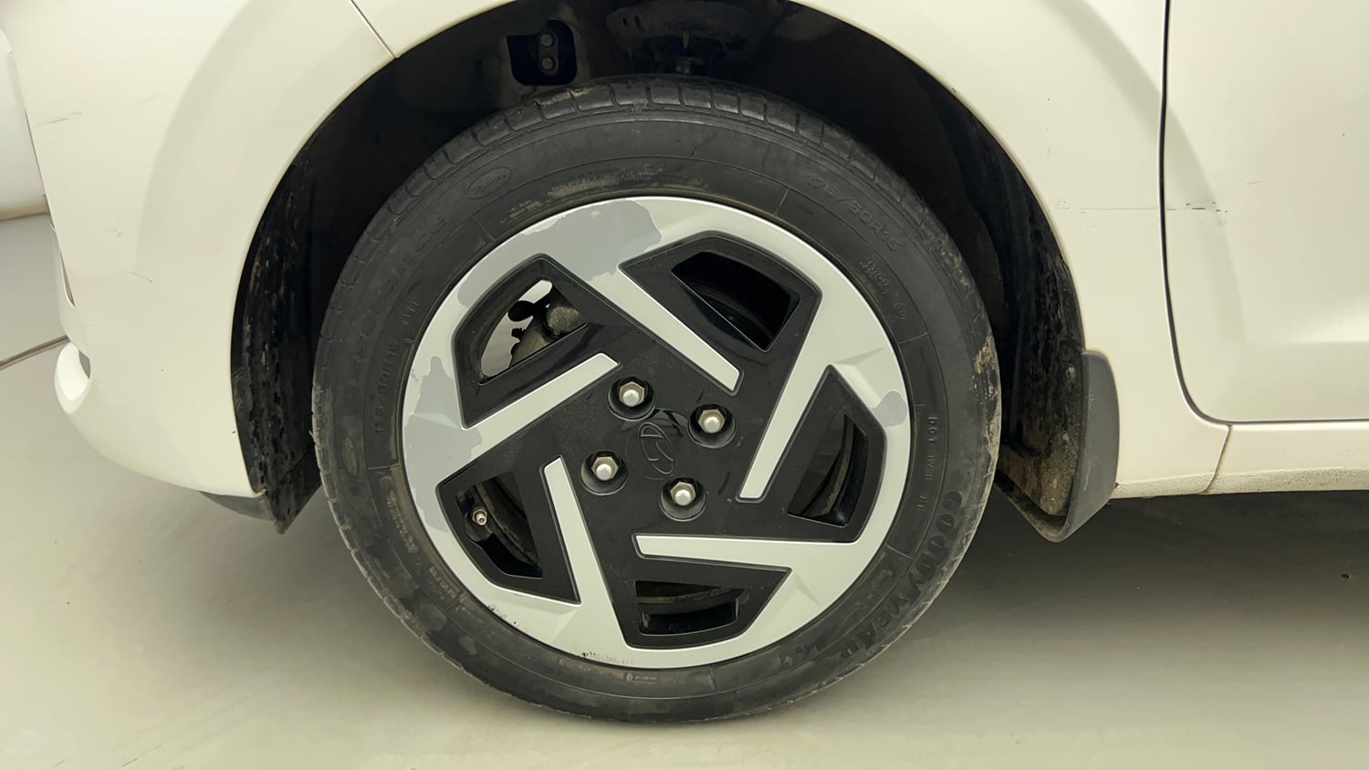 Used 2023 Hyundai Grand i10 Nios Sportz 1.2 Kappa VTVT CNG Cng Manual tyres LEFT FRONT TYRE RIM VIEW