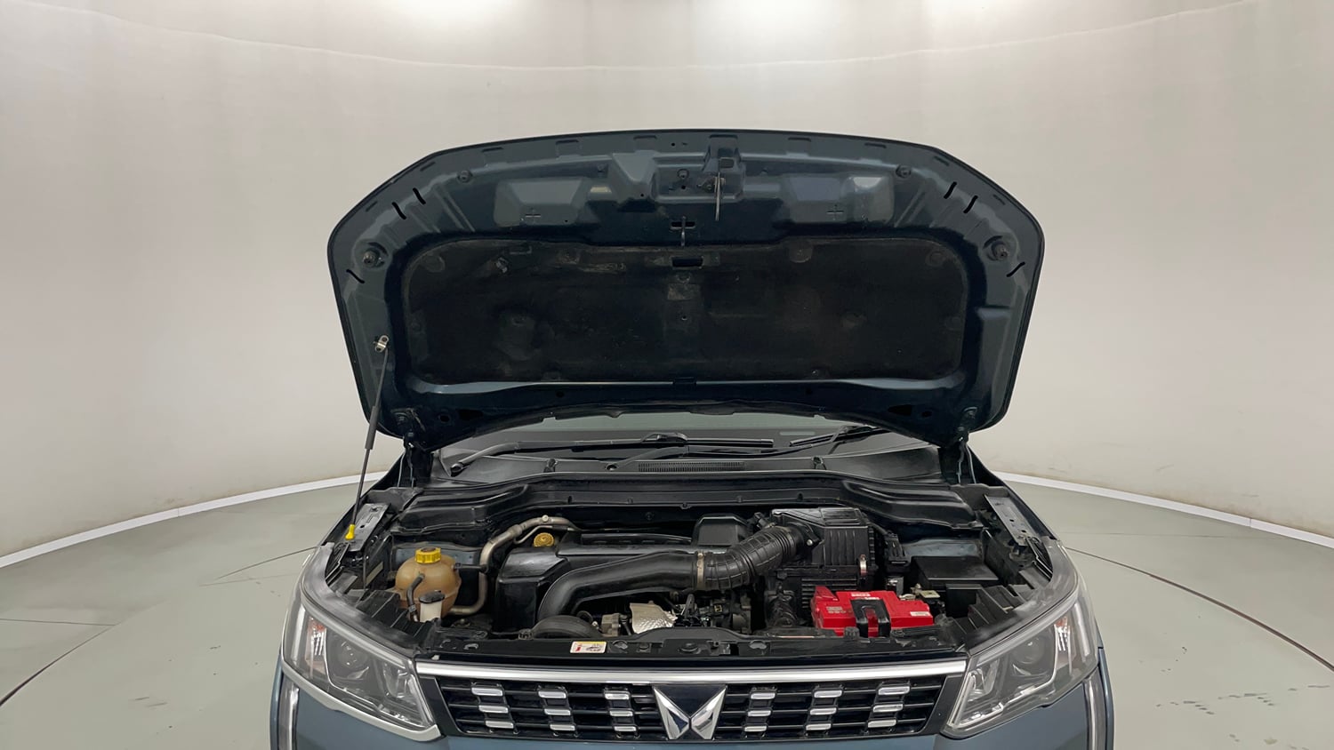 Used 2023 Mahindra XUV 300 W8 (O) 1.5 Diesel AMT Diesel Automatic engine ENGINE & BONNET OPEN FRONT VIEW