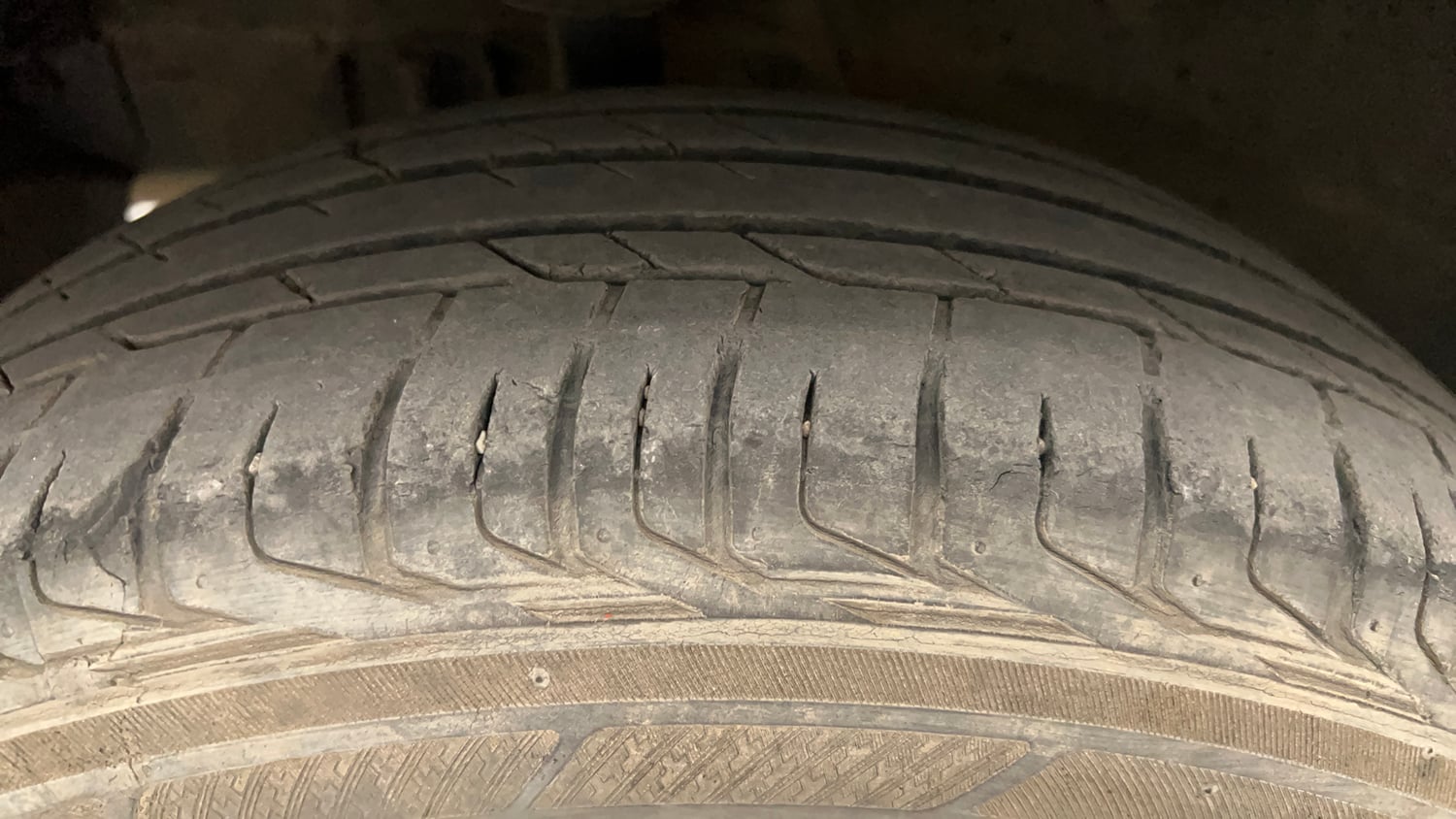 Used 2022 Tata Nexon XMA Plus (S) Diesel Diesel Automatic tyres RIGHT REAR TYRE TREAD VIEW