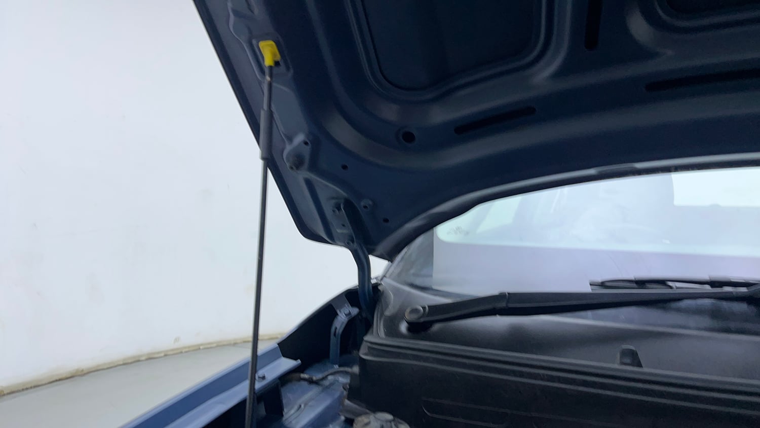 Used 2021 Hyundai Venue S Plus 1.2 Petrol Petrol Manual engine ENGINE RIGHT SIDE HINGE & APRON VIEW
