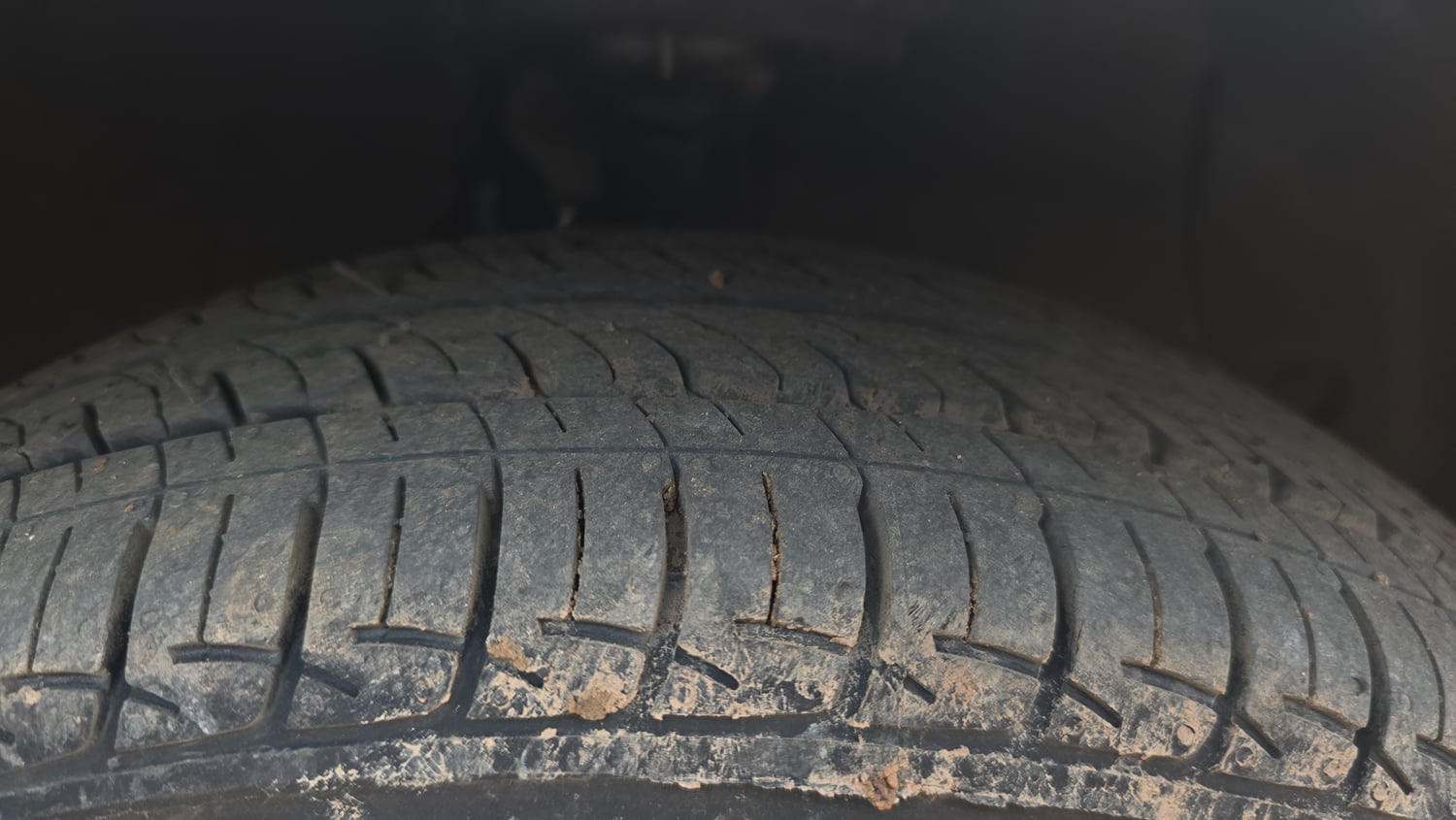 Used 2015 Hyundai Grand i10 Asta 1.2 Kappa VTVT Petrol Manual tyres RIGHT FRONT TYRE TREAD VIEW