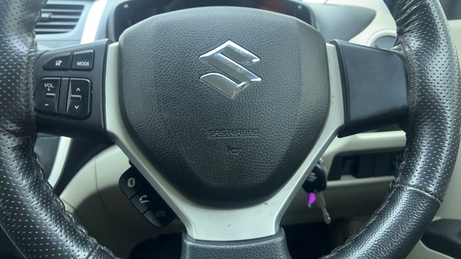 Used 2017 Maruti Suzuki Celerio ZXI (O) AMT Petrol Automatic top_features Airbags