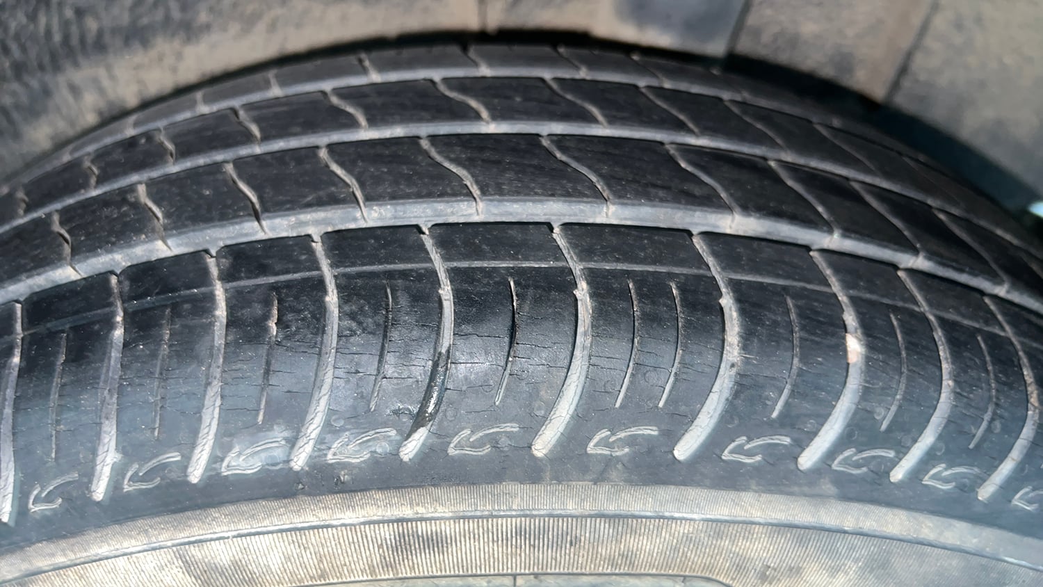 Used 2021 Renault Triber RXZ Petrol Manual tyres LEFT REAR TYRE TREAD VIEW
