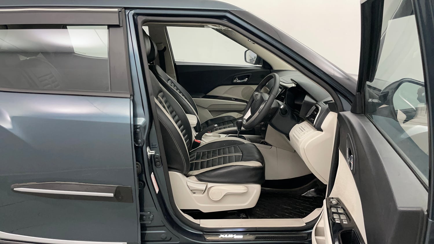 Used 2023 Mahindra XUV 300 W8 (O) 1.5 Diesel AMT Diesel Automatic interior RIGHT SIDE FRONT DOOR CABIN VIEW