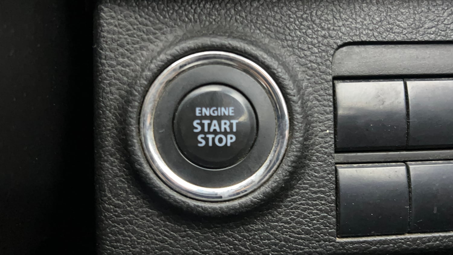 Used 2022 Maruti Suzuki Brezza ZXi Petrol Manual top_features Keyless start