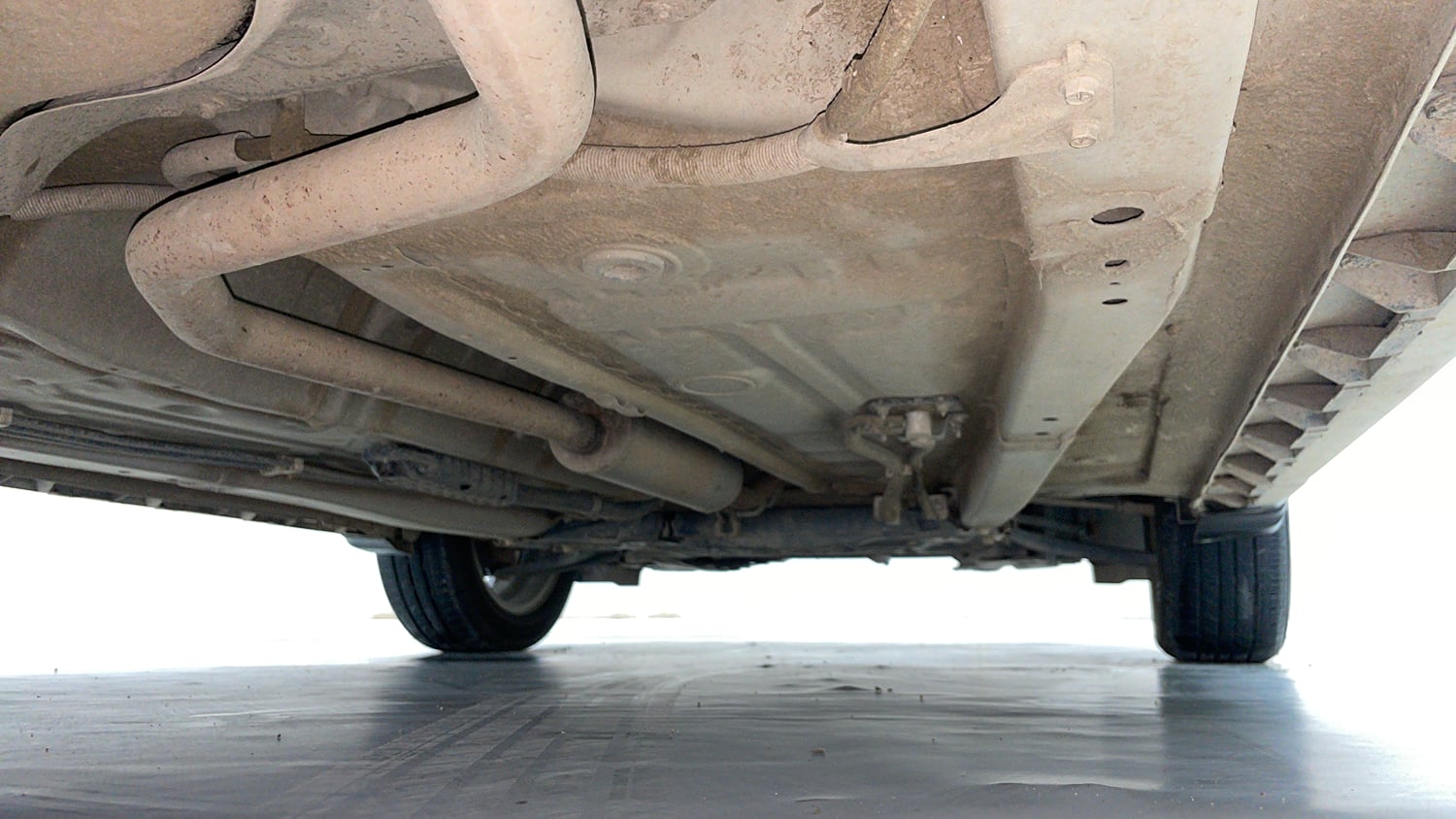 Used 2023 Maruti Suzuki XL6 Zeta MT Petrol Petrol Manual extra REAR RIGHT UNDERBODY VIEW