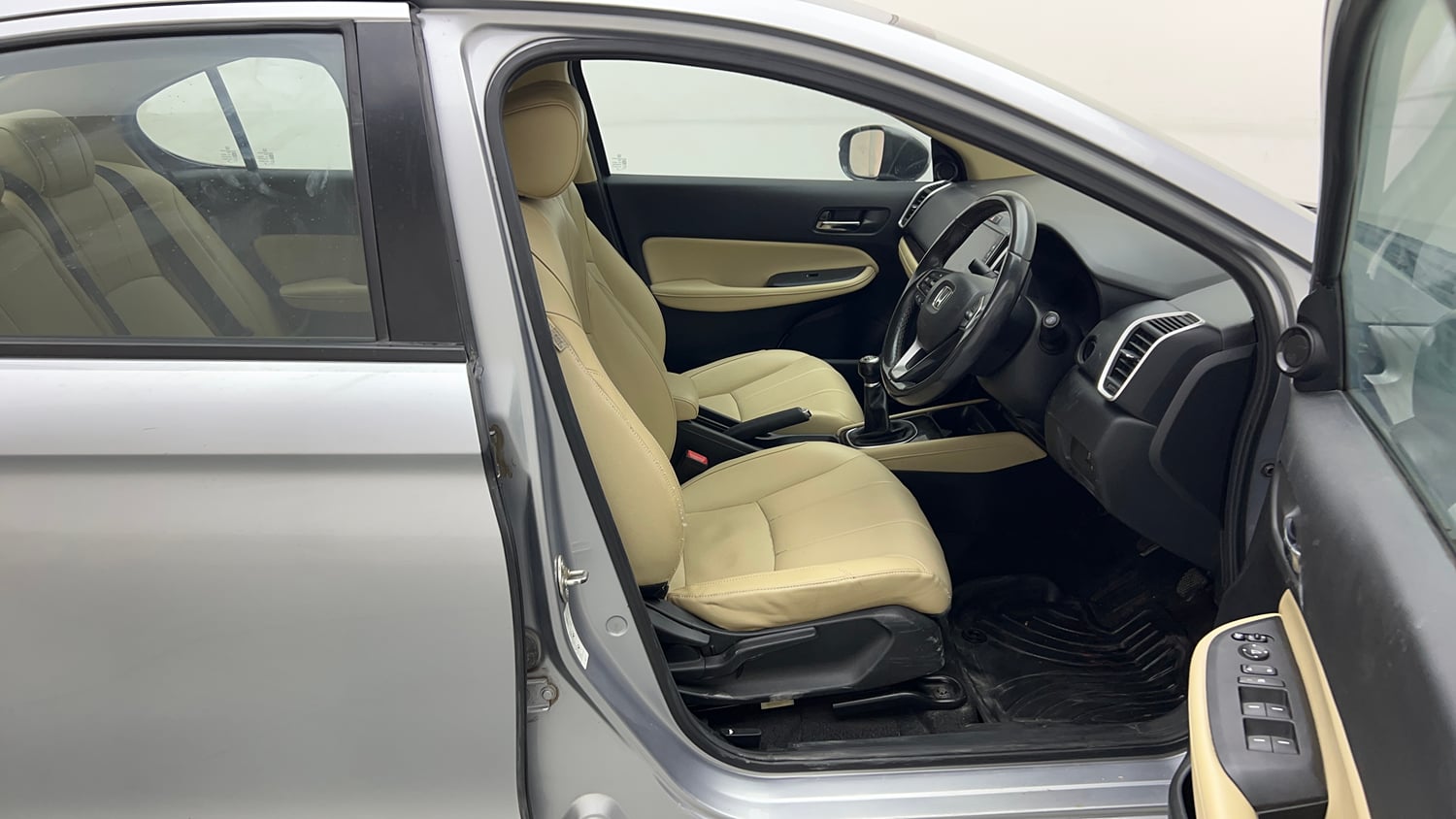 Used 2021 Honda City ZX Petrol Petrol Manual interior RIGHT SIDE FRONT DOOR CABIN VIEW