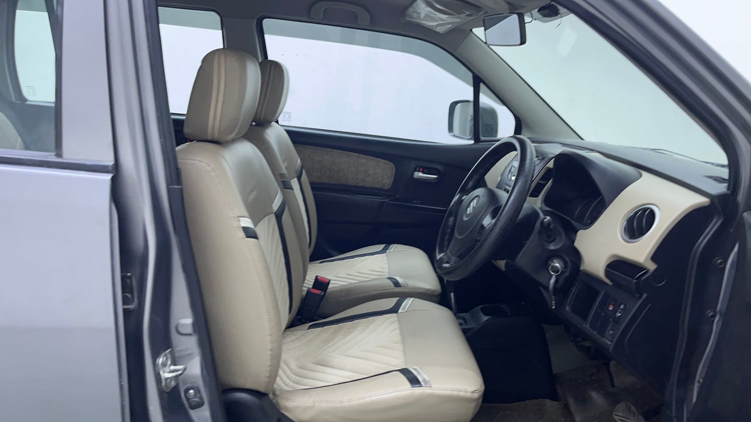 Used 2020 Maruti Suzuki Wagon R 1.0 VXI AMT Petrol Automatic interior RIGHT SIDE FRONT DOOR CABIN VIEW