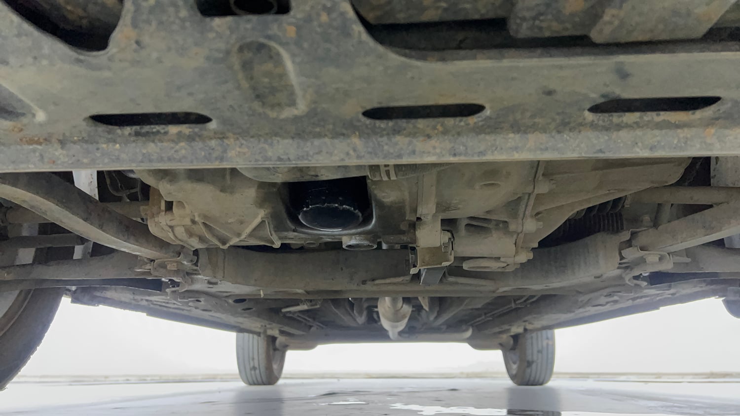 Used 2022 Nissan Magnite XV Petrol Manual extra FRONT LEFT UNDERBODY VIEW