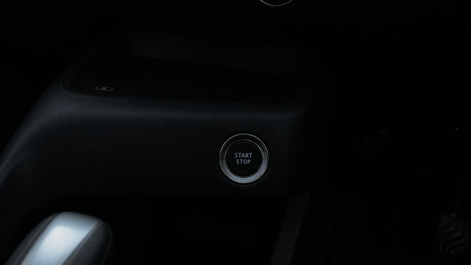 Used 2022 Nissan Magnite XV Premium Turbo CVT Petrol Automatic top_features Keyless start