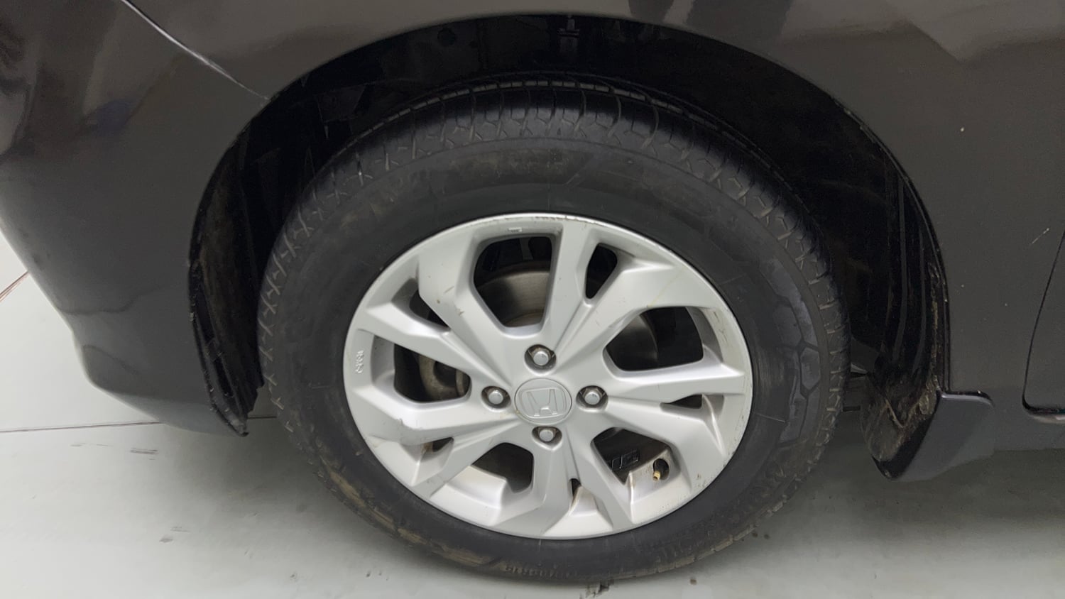 Used 2019 Honda Amaze 1.2 V CVT Petrol Petrol Automatic tyres LEFT FRONT TYRE RIM VIEW