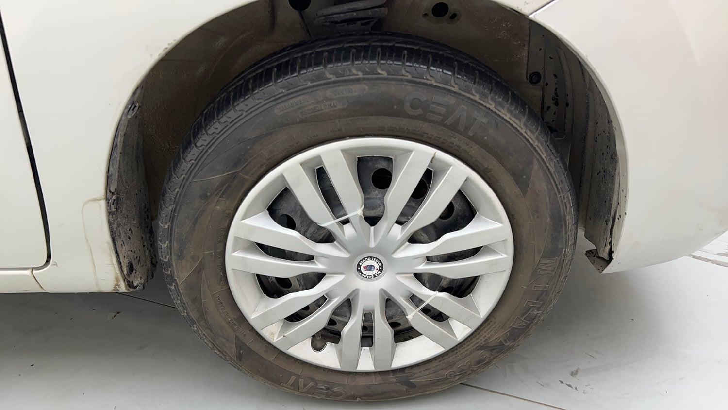 Used 2018 Maruti Suzuki Wagon R VXI Petrol Manual tyres RIGHT FRONT TYRE RIM VIEW