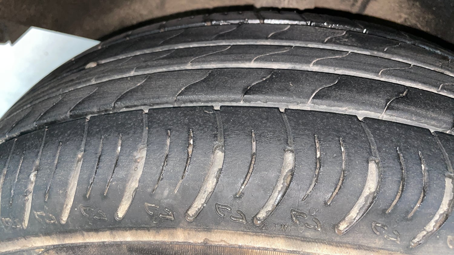 Used 2022 Nissan Magnite XV Premium Turbo CVT Petrol Automatic tyres RIGHT REAR TYRE TREAD VIEW