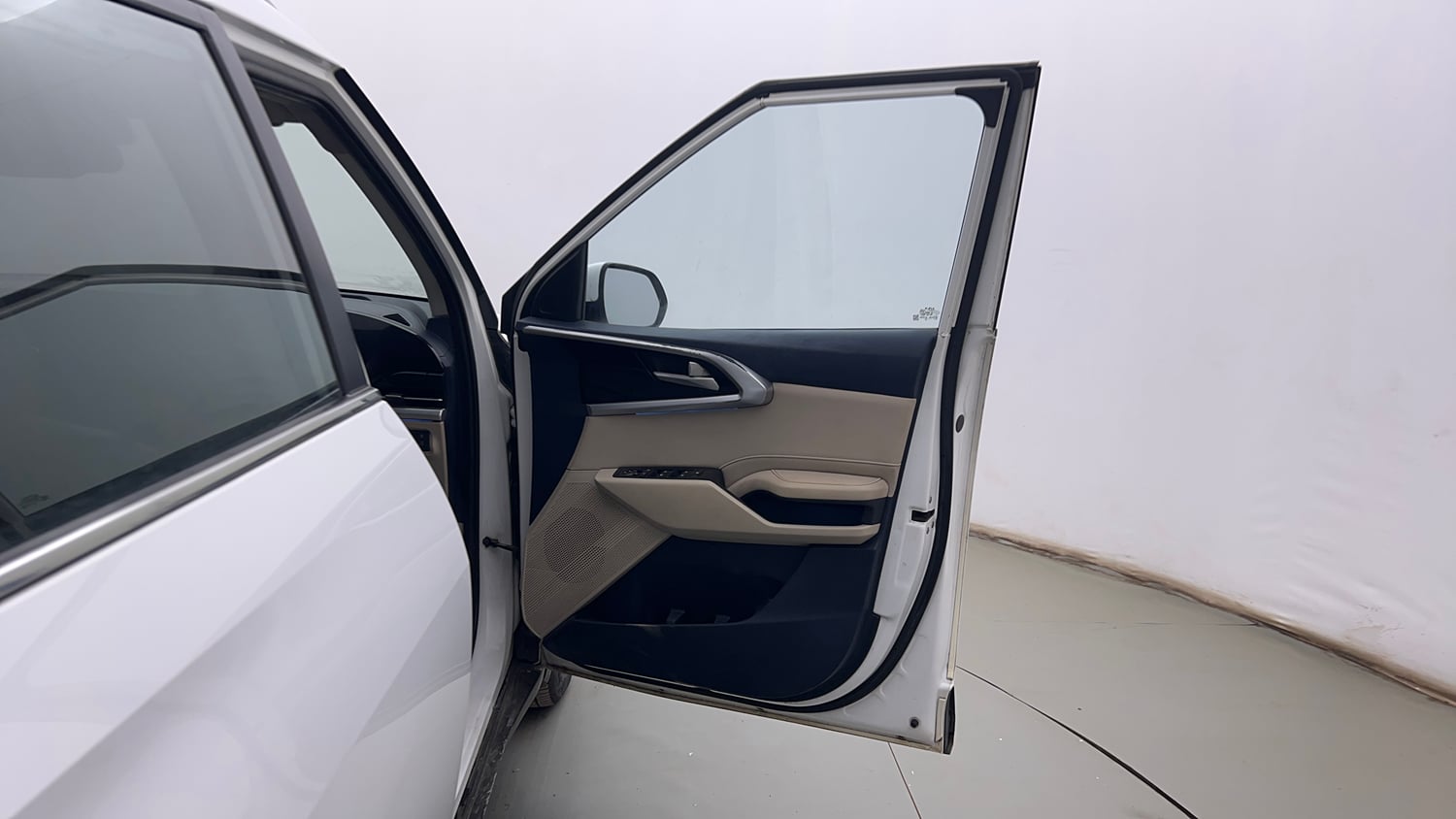 Used 2022 Kia Carens Luxury 1.4 Petrol 7 STR Petrol Manual interior RIGHT FRONT DOOR OPEN VIEW