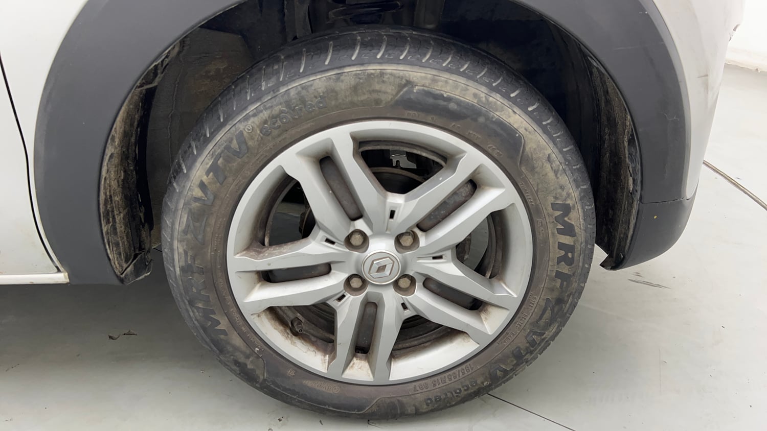 Used 2021 Renault Triber RXZ Petrol Manual tyres RIGHT FRONT TYRE RIM VIEW