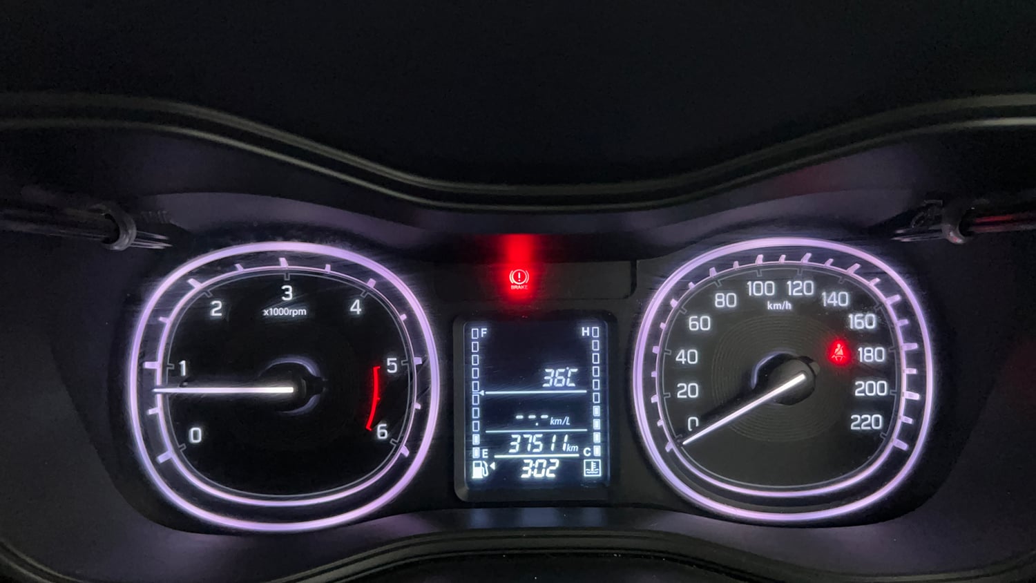 Used 2017 Maruti Suzuki Vitara Brezza [2016-2020] ZDi Diesel Manual interior CLUSTERMETER VIEW