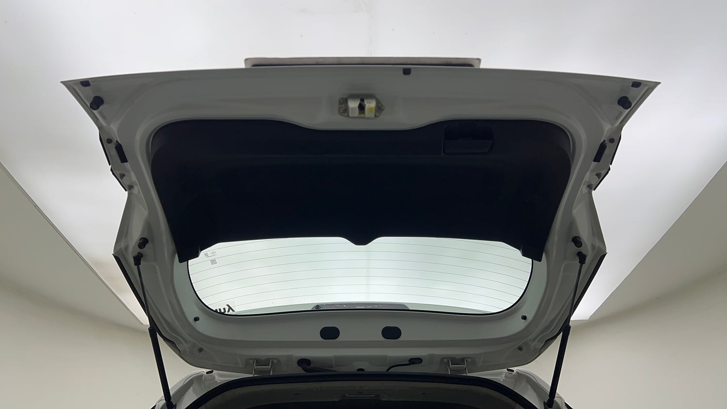 Used 2022 Maruti Suzuki Brezza ZXi Petrol Manual interior DICKY DOOR OPEN VIEW
