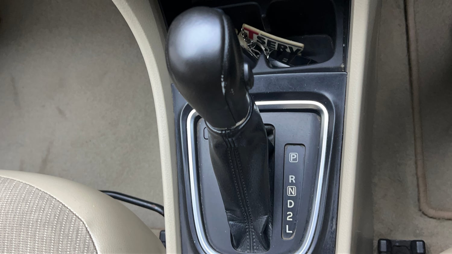 Used 2015 Maruti Suzuki Ciaz ZXi  AT Petrol Automatic interior GEAR  KNOB VIEW