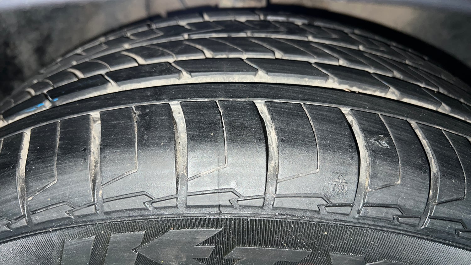Used 2021 Tata Altroz XZ Petrol Petrol Manual tyres RIGHT FRONT TYRE TREAD VIEW