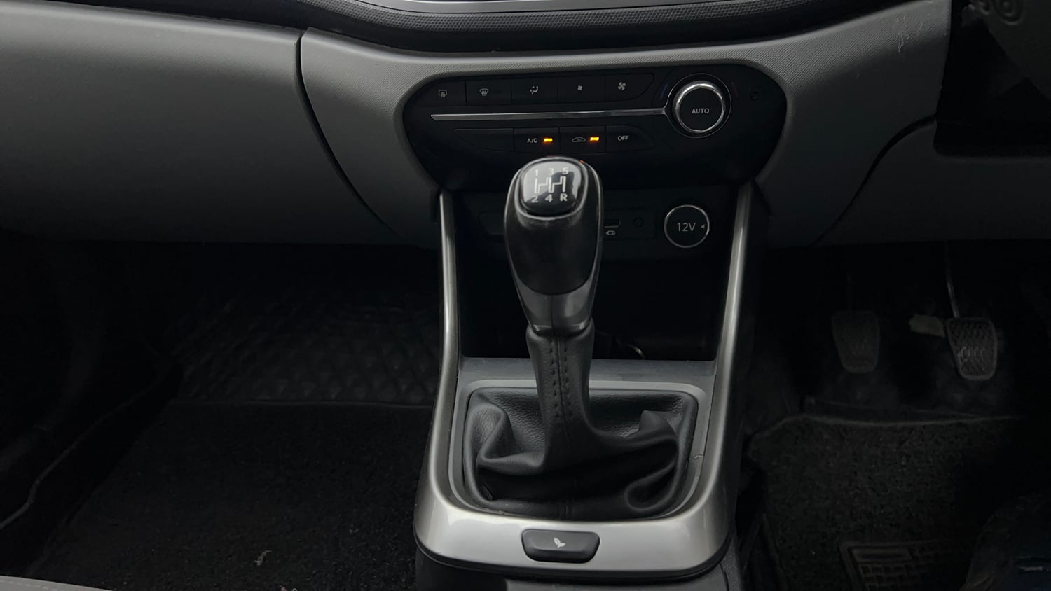 Used 2020 Tata Altroz XZ Petrol Petrol Manual interior GEAR  KNOB VIEW