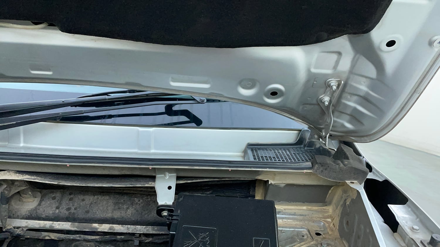 Used 2024 Renault Kwid CLIMBER AMT Petrol Automatic engine ENGINE LEFT SIDE HINGE & APRON VIEW