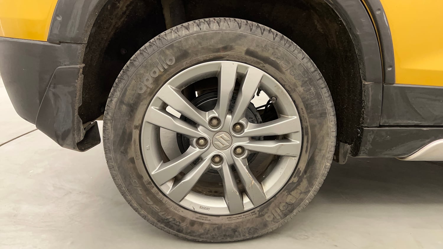 Used 2017 Maruti Suzuki Vitara Brezza [2016-2020] ZDi Diesel Manual tyres RIGHT REAR TYRE RIM VIEW