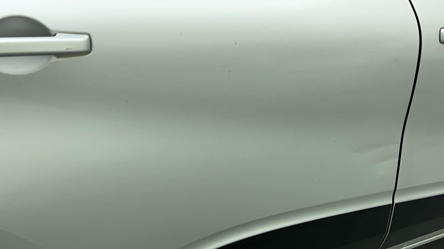 Used 2021 Renault Triber RXZ Petrol Manual dents MINOR DENT
