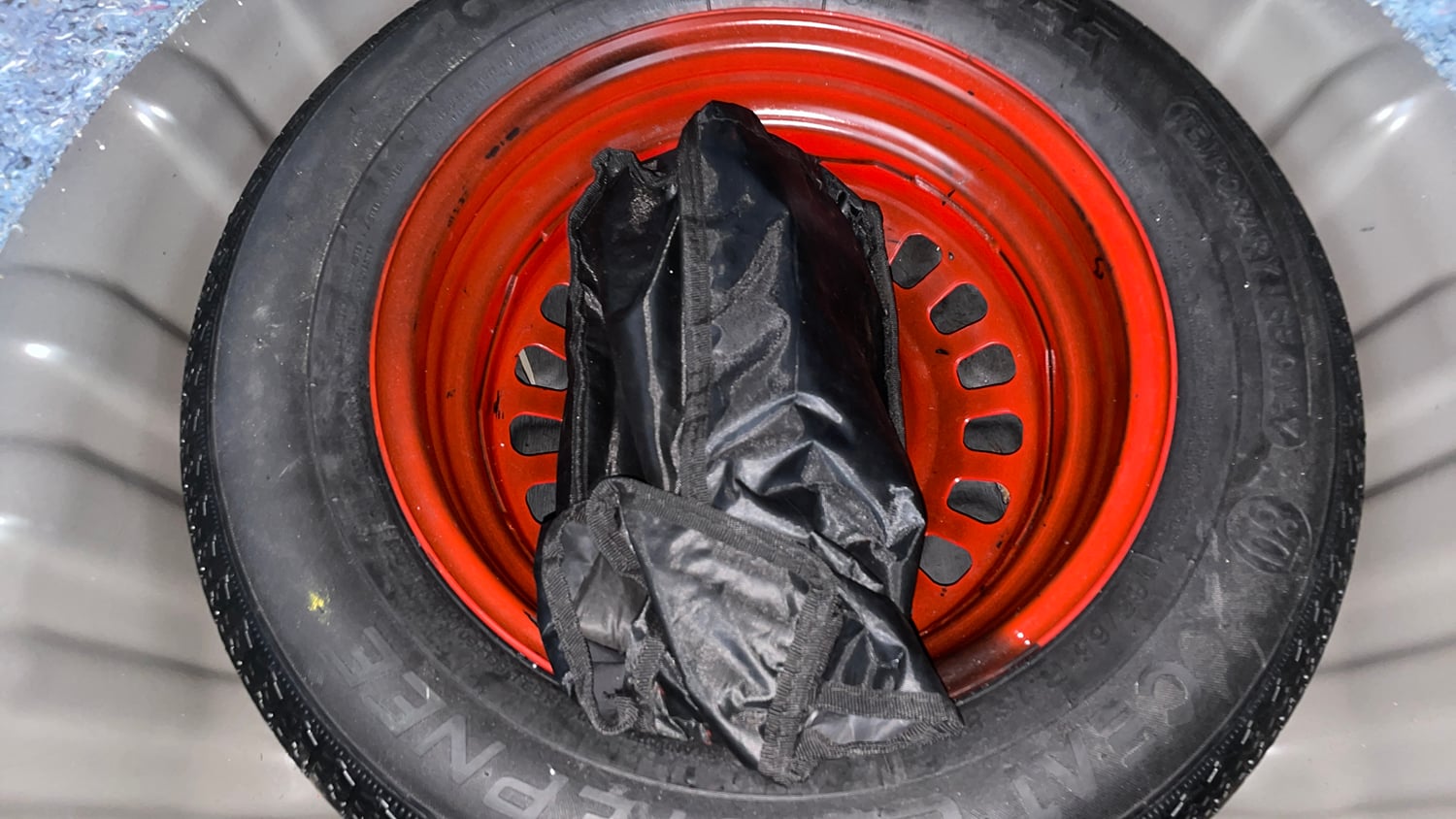 Used 2022 Nissan Magnite XV Premium Turbo CVT Petrol Automatic tyres SPARE TYRE VIEW