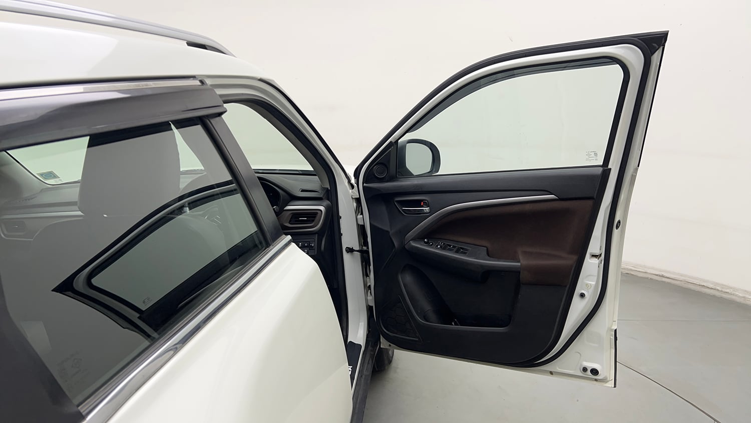 Used 2022 Maruti Suzuki Brezza ZXi Petrol Manual interior RIGHT FRONT DOOR OPEN VIEW