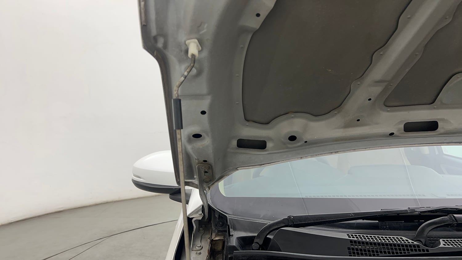 Used 2023 Honda Amaze VX 1.2 Petrol MT Petrol Manual engine ENGINE RIGHT SIDE HINGE & APRON VIEW