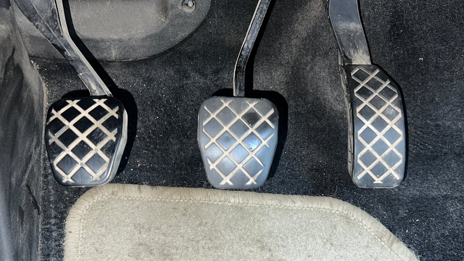 Used 2018 Volkswagen Polo Trendline 1.2L (P) Petrol Manual interior PEDALS VIEW