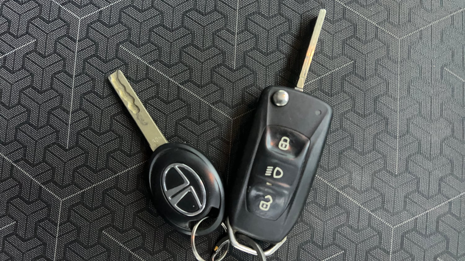 Used 2023 Tata Punch Adventure Rhythm Pack AMT Petrol Automatic extra CAR KEY VIEW
