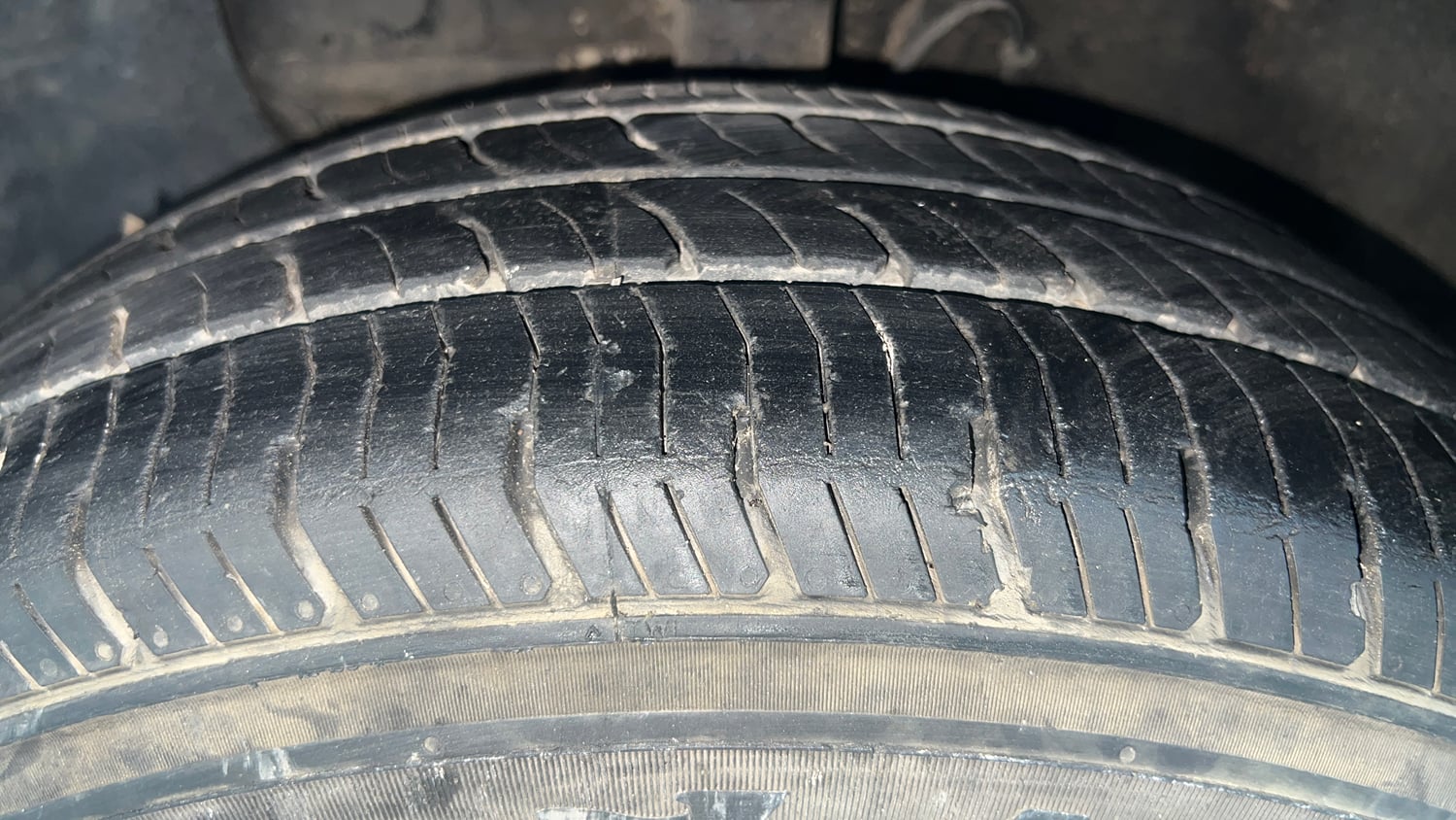 Used 2017 Hyundai Elite i20 Sportz 1.2 Petrol Manual tyres LEFT FRONT TYRE TREAD VIEW