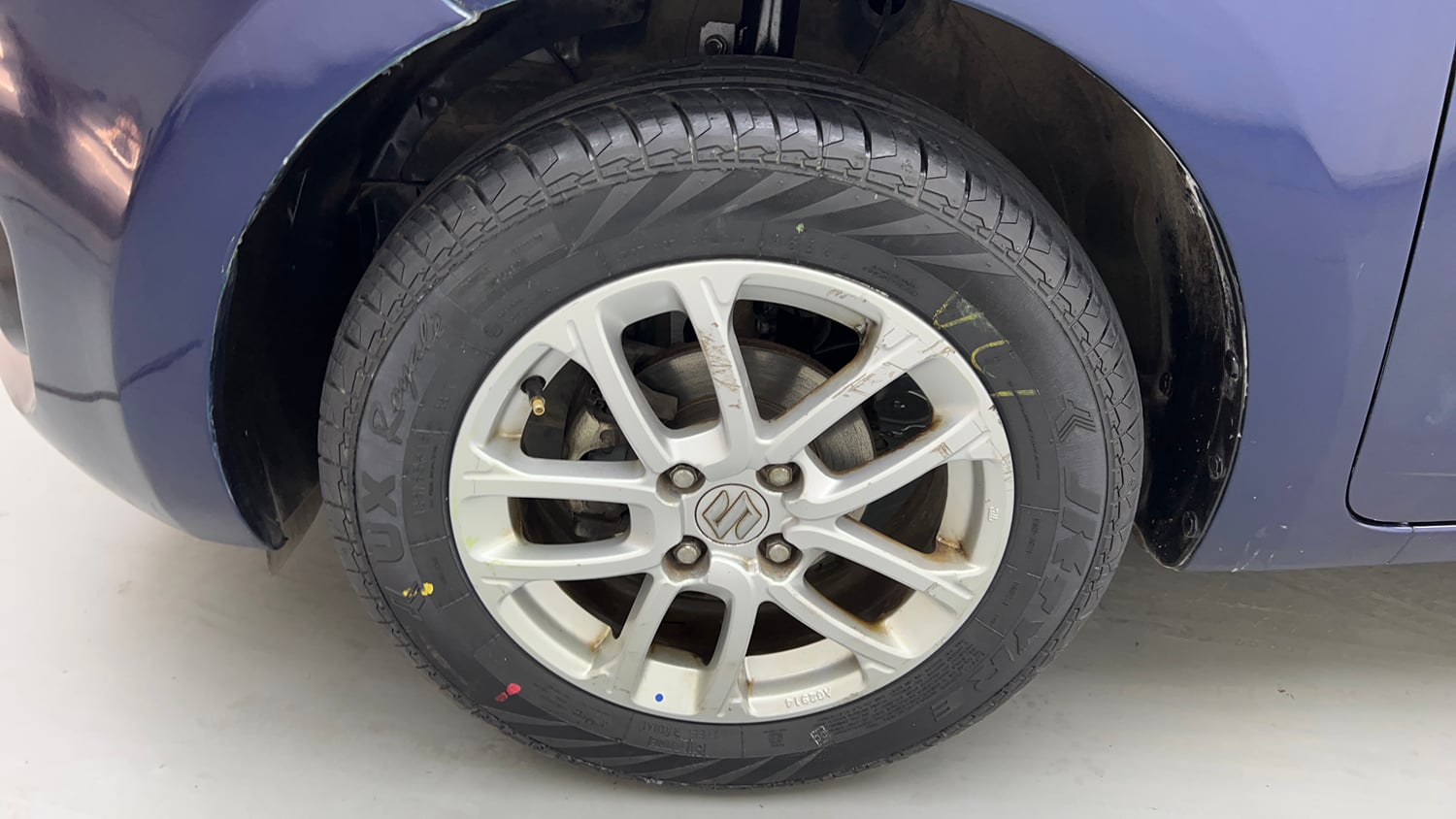 Used 2018 Maruti Suzuki Swift ZXi AMT Petrol Automatic tyres LEFT FRONT TYRE RIM VIEW