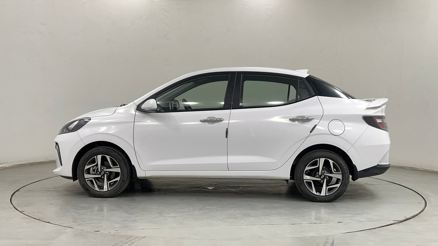 Used 2025 Hyundai Aura SX 1.2 CNG Cng Manual exterior LEFT SIDE VIEW