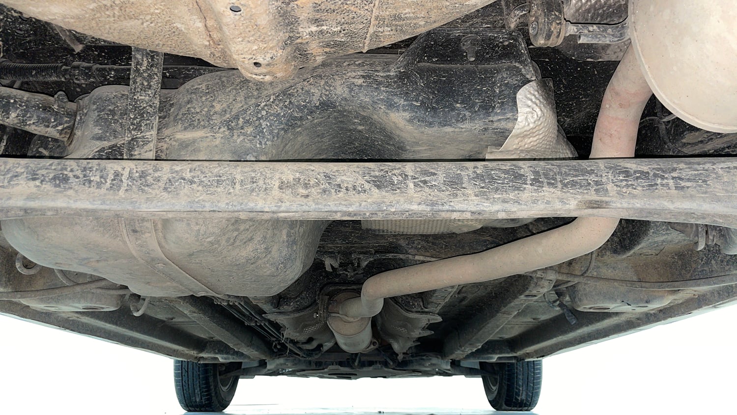 Used 2023 Mahindra XUV 300 W8 (O) 1.5 Diesel AMT Diesel Automatic extra REAR UNDERBODY VIEW (TAKEN FROM REAR)