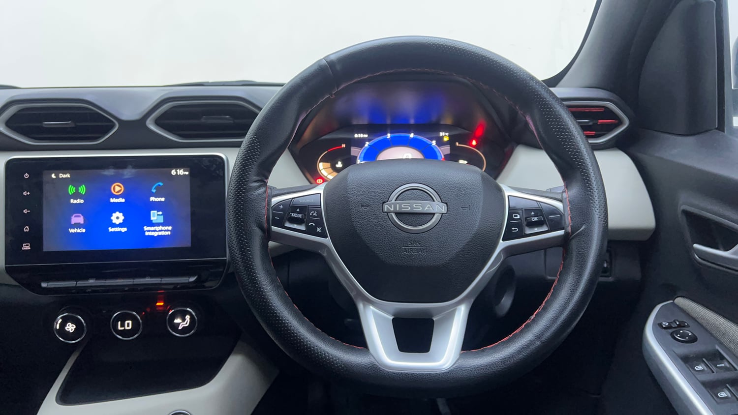Used 2022 Nissan Magnite XV Petrol Manual interior STEERING VIEW