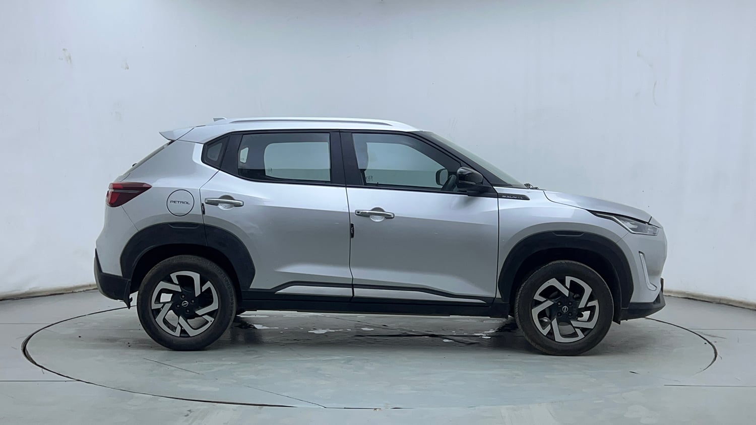 Used 2022 Nissan Magnite XV Petrol Manual exterior RIGHT SIDE VIEW