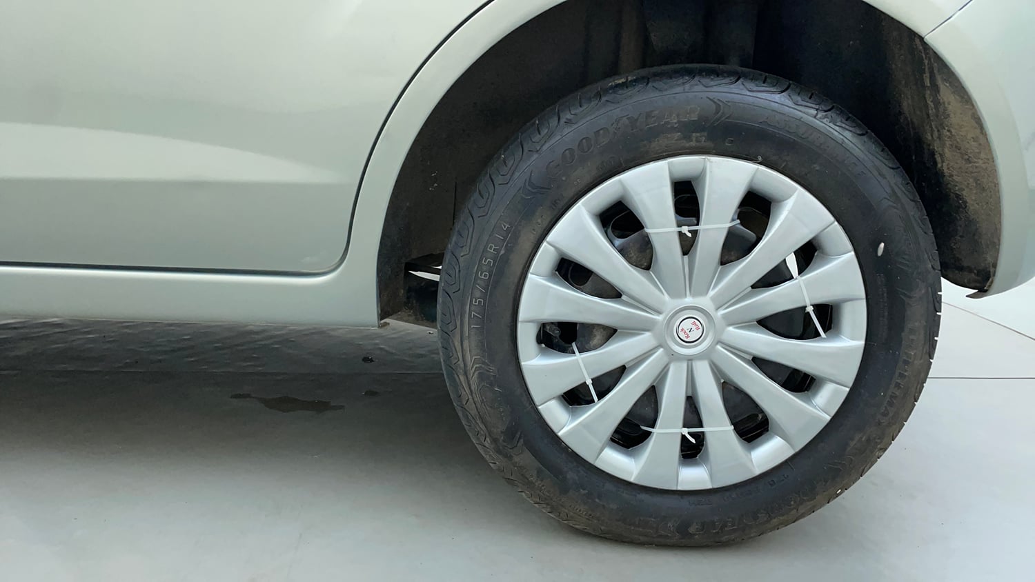 Used 2012 Ford Figo Duratorq Diesel EXI 1.4 Diesel Manual tyres LEFT REAR TYRE RIM VIEW
