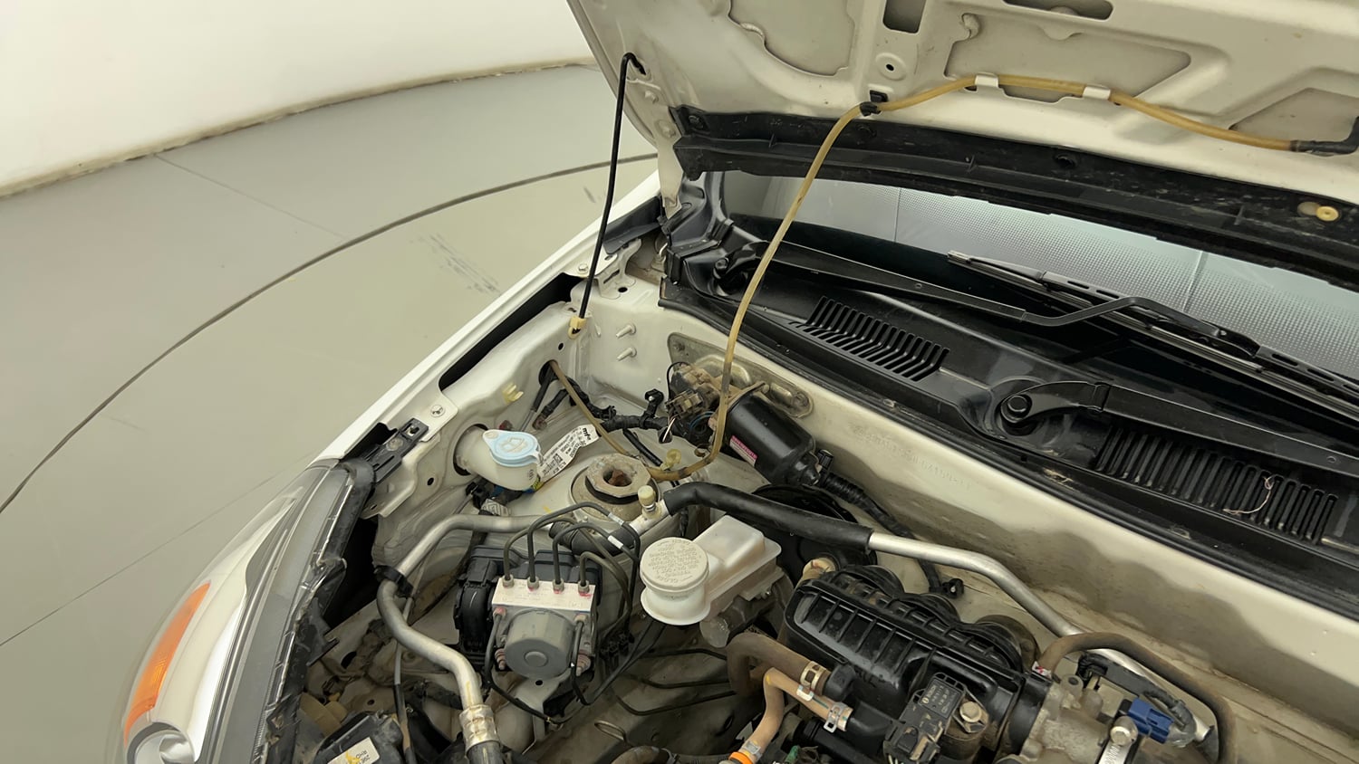 Used 2019 Maruti Suzuki Alto 800 LXi Petrol Manual engine ENGINE RIGHT SIDE HINGE & APRON VIEW