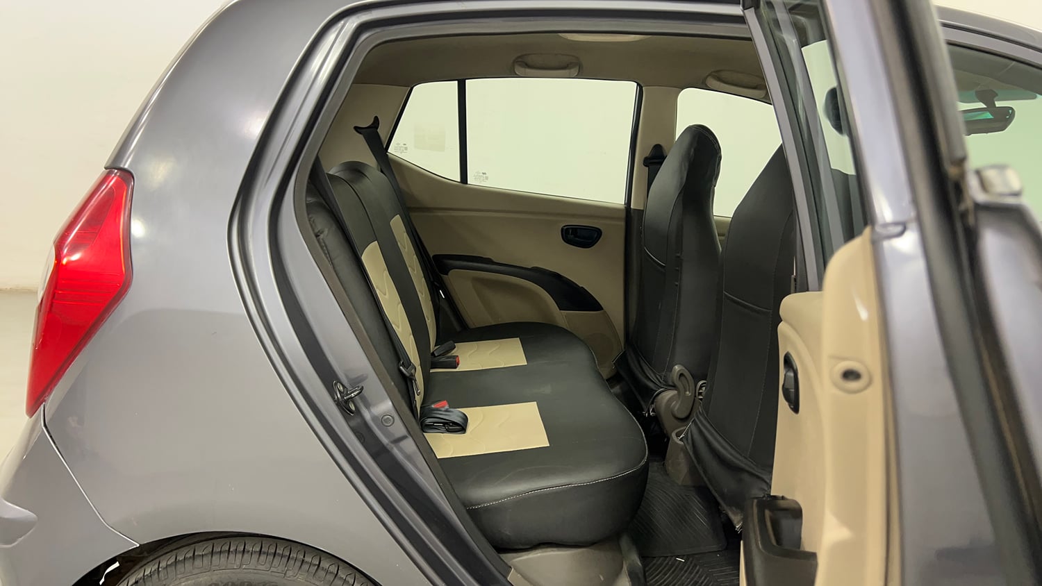 Used 2015 Hyundai i10 Magna 1.1 iRDE2 Petrol Manual interior RIGHT SIDE REAR DOOR CABIN VIEW